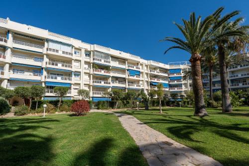 Costa Lago Garden - Los Alamos Beach Apartment