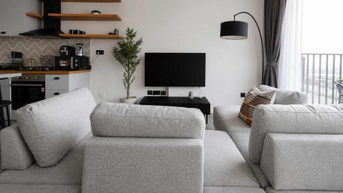 Free housekeeping visits during your stay - StayShort - Stylish Studio Apartment at Collective Tower