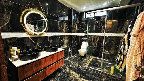 a bathroom with two sinks and a mirror and a shower at Villa luxueuse in Tipaza