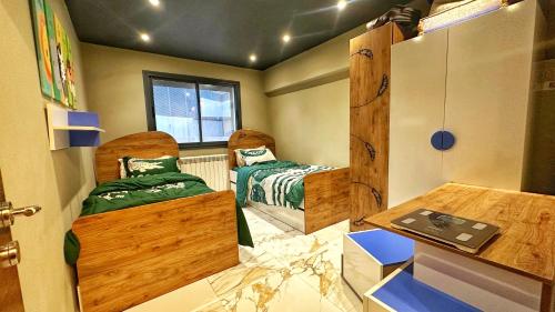 a room with two bunk beds and a desk at Villa luxueuse in Tipaza