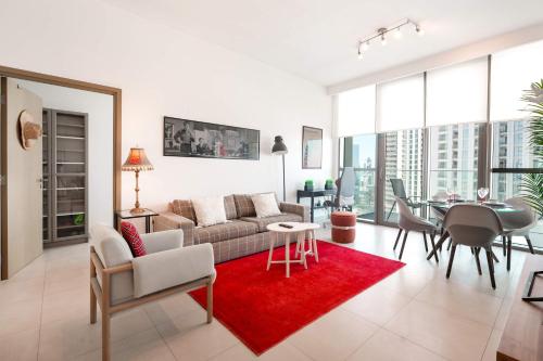 Free housekeeping visits during your stay - StayShort - 2 Bed in Downtown Dubai that Sleeps 4 with Canal Views