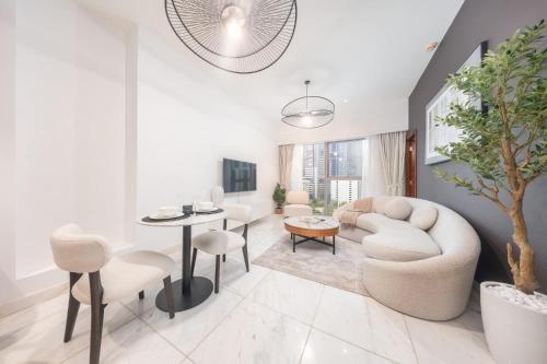 Free housekeeping visits during your stay - StayShort - Modern 1 Bed in Central Park Sleeps 2 with Pool