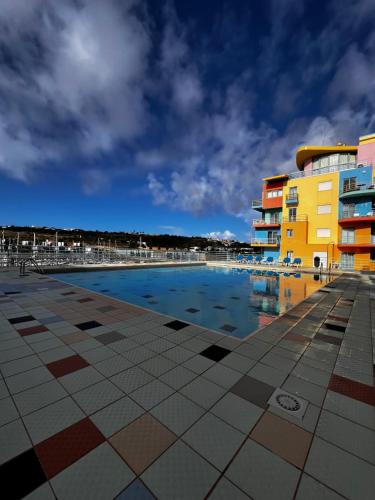 Simple & Comfortable Stay Near the Marina