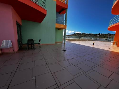 Simple & Comfortable Stay Near the Marina