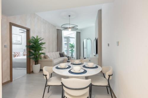 Free housekeeping visits during your stay - StayShort - Splendid 1-Bedroom in Business Bay for 4
