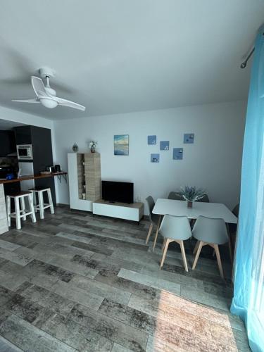 Benal Beach 907
