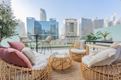 Free housekeeping visits during your stay - StayShort - Bali-inspired 1-Bedroom Apartment for 4 in Business Bay