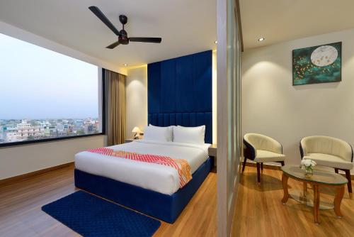 a hotel room with a bed and a window at Ginger Kota, Vishwakarma Nagar in Kota