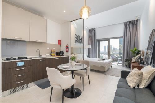Free housekeeping visits during your stay - StayShort - Awesome Studio at Park View Tower in JVC with Skyline Views
