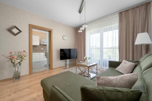 Modern Apartment with Parking and River View in Wrocław by Noclegi Renters