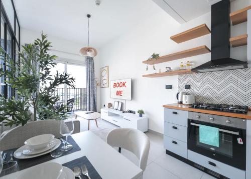 Free housekeeping visits during your stay - StayShort - Cozy 1BR apartment located in Dubai Hills