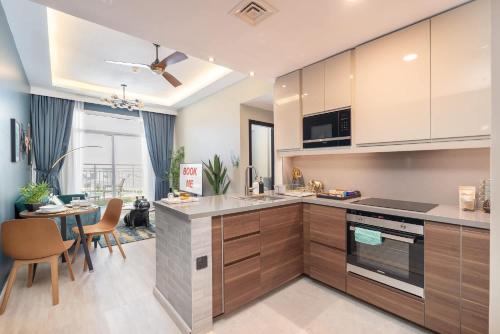 Free housekeeping visits during your stay - StayShort - Calm 1-Bedroom with Relaxing Balcony in Liwan