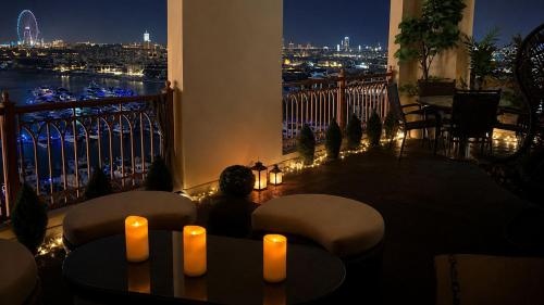 Free housekeeping visits during your stay - StayShort - Superb 3BR in Palm Jumeirah With Unmatched Views