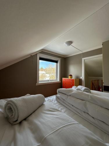 a bedroom with two beds and a window at Charming house close to Lekens in Skullbru