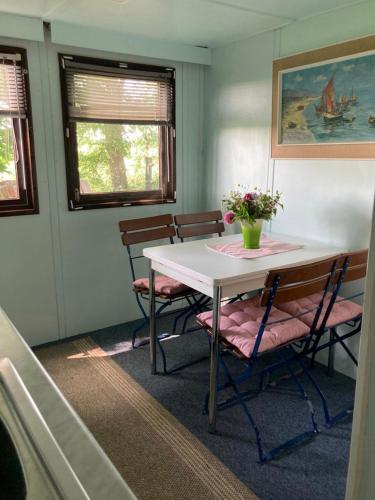 a room with a table and chairs with flowers on it at Casabandow in Schwaan