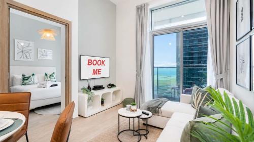Free housekeeping visits during your stay - StayShort - Elegant 1BR Coastal Stay Steps from the Beach