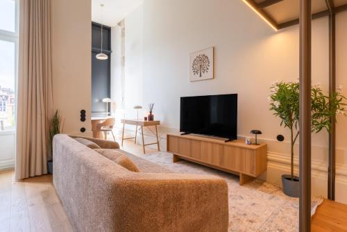 Luxe Mininal Flats by HostWise