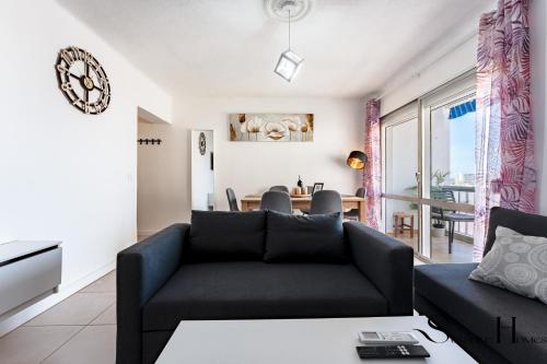 Bright central 2BR Stay Balcony & Sea View