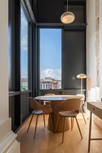 Luxe Mininal Flats by HostWise