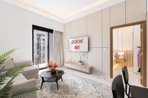 Free housekeeping visits during your stay - StayShort - Sophisticated Apartment in Meydan that Sleeps 4