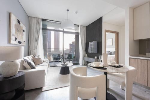 Free housekeeping visits during your stay - StayShort - Business Bay apartment sleeps 4 with City Views