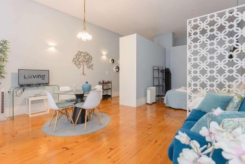 Liiiving in Porto - Blue Stylish Studio