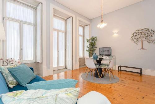 Liiiving in Porto - Blue Stylish Studio