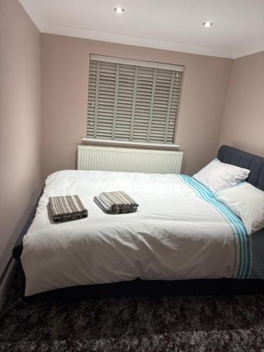 a bedroom with a bed with two towels on it at Kennington house #30 in Oxford