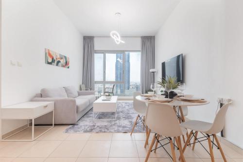 Free housekeeping visits during your stay - StayShort - Extra Spacious 1BR Apartment in IMPZ Sleeps 6