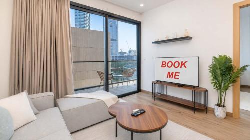 Free housekeeping visits during your stay - StayShort - Stylish, Minimalist 2-Bedroom in Jumeirah Village Circle