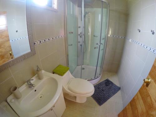 Un baño de Cabañas Estero San Juan