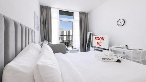 Free housekeeping visits during your stay - StayShort - Modern Studio Sleeps 3 in Jumeirah Village Circle
