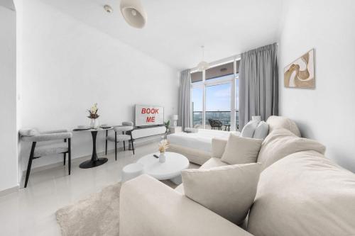 Free housekeeping visits during your stay - StayShort - Serene Studio in DAMAC Hills near Golf Course - Sleeps 2