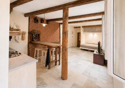 a kitchen with wooden beams and a room with a couch at Iris 3: Un Fiore a Camogli in Camogli