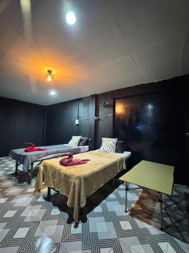 a room with two beds in a room with a floor at ภูมิคิมมินทร์ รีสอร์ท & สปา in Ban Chai Na