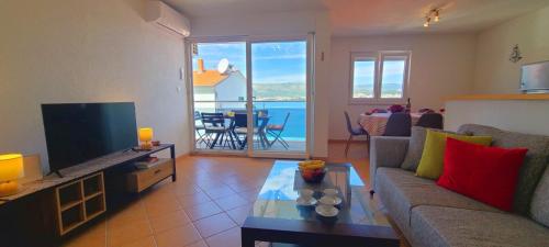 Large seaview apt, 150m to beach, 4km from Trogir - Apt Nora