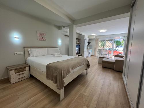 a bedroom with a large bed and a living room at Oasis Cordobés in Córdoba