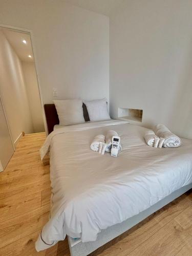 BRULEE - BRAND NEW - 2 room duplex WIFI, AC, central