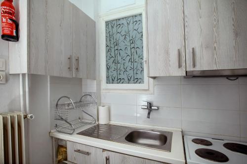 Cozy apartment in the best area in Athens center near metro station and hospitals
