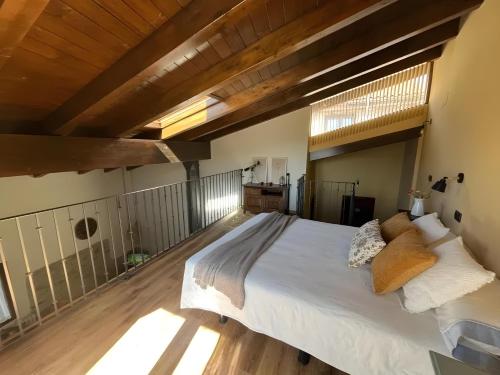 a large bed in a room with wooden ceilings at Casa Rural David in Chía