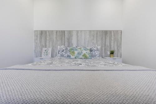 a white bed with pillows on top of it at Casa Muley in El Matorral