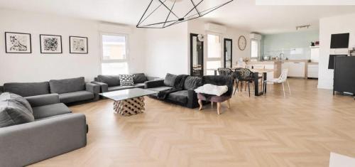 Duplex 120m ,50m terrasse proche centre et mer