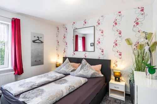 a bedroom with a bed and a mirror on the wall at Ferienwohnung Koje 1 in Wangerland