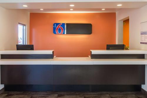an office reception desk with a pepsi sign on the wall at Motel 6-Oroville, CA in Oroville