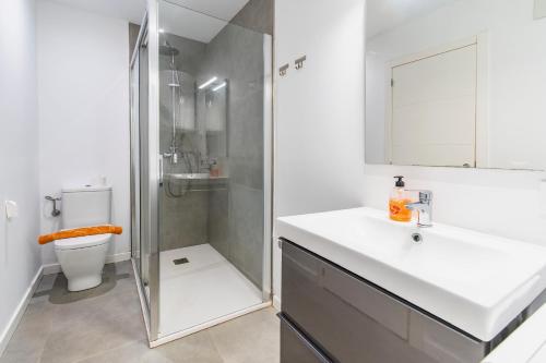 a bathroom with a shower and a sink and a toilet at Apartamento Cabrera by Mallorca Infinity in Paguera