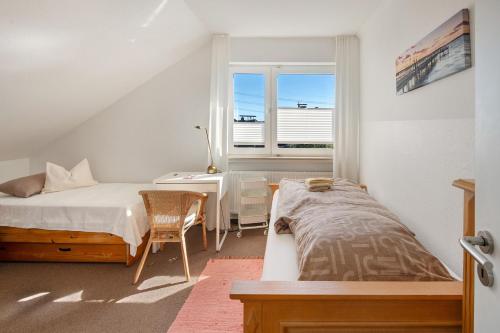a bedroom with a bed and a desk and a window at schöne Whg. 3 Schlafzimmer Balkon in Lüdenscheid
