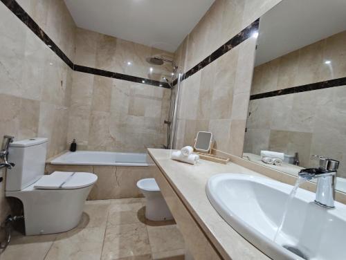Luxury Groundfloor Private Jacuzzi - EHHouse photo 7