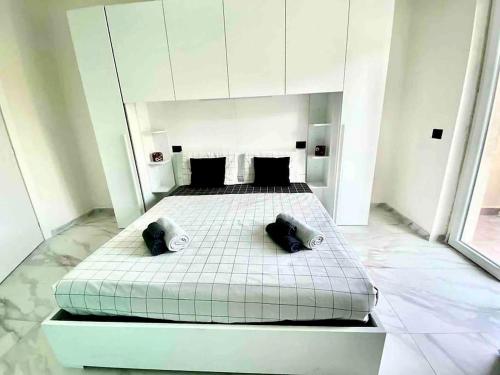 a bedroom with a large bed with two pillows at Gran Premio Monza - Autodromo con Wi-Fi e aria condizionata in Monza