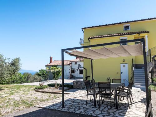Apartment Marinella-3 by Interhome