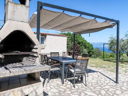 Apartment Marinella-3 by Interhome